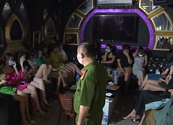 Chủ quán và 30 khách hát karaoke giữa mùa dịch bị phạt 75 triệu đồng