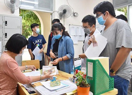 Hàng loạt trường đại học "tốp đầu" công bố điểm sàn thấp bất ngờ