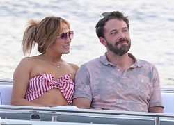 Jennifer Lopez và bạn trai Ben Affleck hẹn hò ăn tối lãng mạn trên du thuyền