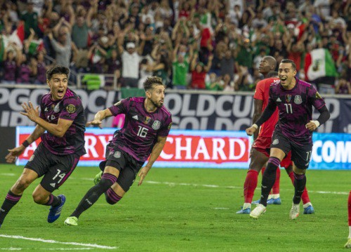 Mexico thắng kịch tích Canada, vào chung kết Gold Cup nhờ trọng tài bù giờ tận... 15 phút