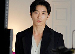 &#8220;Nam thần phản diện&#8221; Kim Jae Wook tái xuất sau 2 năm cùng nữ thần Krystal, visual này không đùa được đâu!