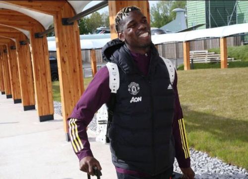 Rashford và các sao MU ra sức thuyết phục Pogba