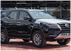 Toyota Fortuner 2021 máy xăng 4.0L dành cho đại gia Trung Đông