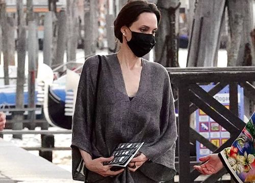 Angelina Jolie dạo chơi Venice