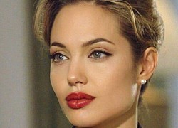 Angelina Jolie đẹp đến mức cân được mọi style makeup, nhưng có 1 kiểu dù có biếu tiền nàng cũng không dám thử lại