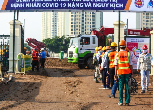 Công trường Bệnh viện Covid-19 dã chiến ở Hà Nội