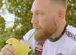 McGregor đóng quảng cáo khi đang bị gãy chân