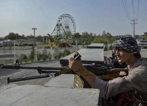 Taliban bao vây ba thành phố lớn Afghanistan