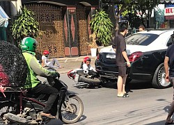 2 thanh niên "tái mặt" vì đâm móp đuôi "siêu xe" chục tỷ và cách hành xử của tài xế khiến tất cả phải nể phục