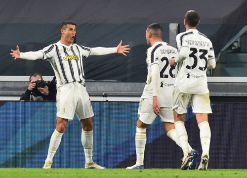 Báo Italy: 'Ronaldo sẵn sàng ở lại Juventus'