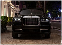 Cận cảnh 'viên kim cương' Rolls-Royce Cullinan trên phố đêm Hà Nội