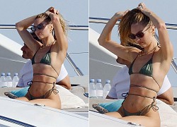 Candice Swanpoel mặc bikini nhỏ xíu tắm biển với trai lạ