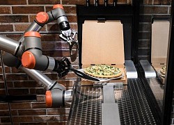 Độc đáo cửa hàng pizza chỉ toàn robot phục vụ