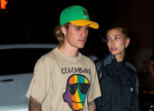 Justin Bieber, Kendall Jenner thích đi giày sneakers giá rẻ