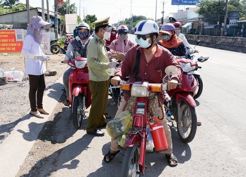 Loạt tỉnh miền Tây yêu cầu người đến phải có giấy xét nghiệm âm tính nCoV