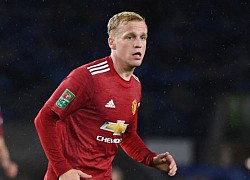 MU được Real yêu cầu đưa Van de Beek vào thương vụ Varane