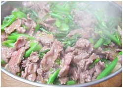 Phở xào bò đậm sốt dễ làm