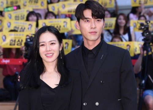 Son Ye Jin - Hyun Bin bất ngờ diện đồ đôi trên hẳn bìa tạp chí, cưới đến nơi rồi nên cố tình lộ liễu hay gì?