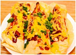 Thưởng thức món Enchiladas phô mai nướng đúng điệu