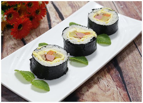 Tuyệt chiêu cuốn sushi không cần mành tre mà vẫn tròn đẹp xuất sắc