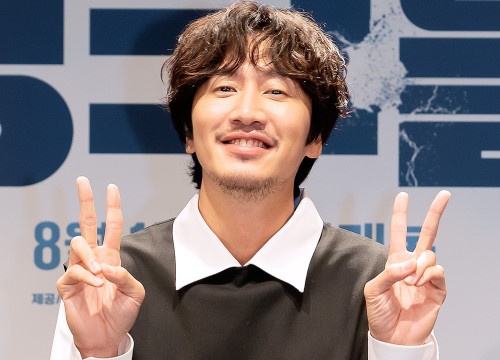 Vừa rời Running Man, Lee Kwang Soo đã gây sốc với diện mạo mới: Tuột dốc không phanh, già khọm vì râu lởm chởm