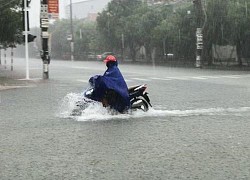 Hầu khắp các vùng biển có mưa rào, nguy cơ lốc xoáy và gió giật mạnh