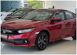 Honda Civic khuyến mãi hơn 100 triệu đồng