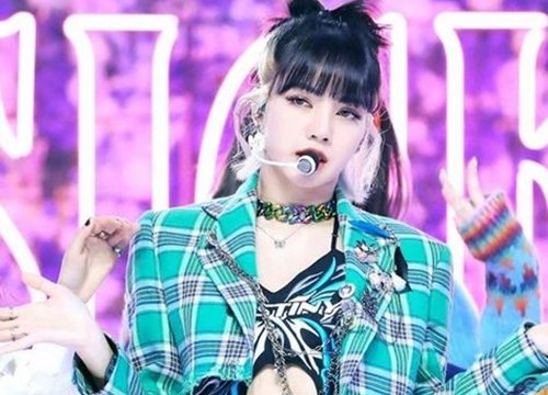 Lisa (BLACKPINK) quyến rũ điên đảo trên nền Pretty Savage remix, từ visual đến âm nhạc đều khiến fan thích mê!