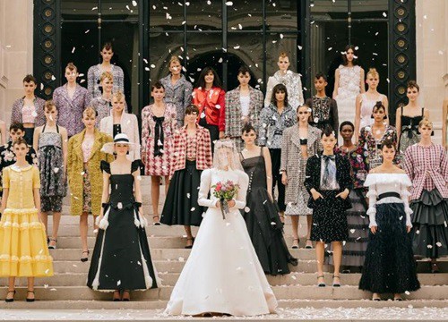 Mãn nhãn trước các thiết kế mang tinh thần hội họa ấn tượng trong BST Chanel Haute Couture Thu Đông 2021