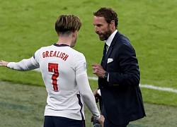 Neville ủng hộ màn thay người 'tàn nhẫn' của Southgate