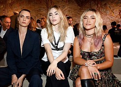 Siêu mẫu đồng tính Cara Delevingne táo bạo diện vest không "nội y"