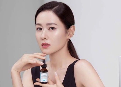 Son Ye Jin thành người mẫu cho hãng mỹ phẩm đình đám, dùng serum "đắt xắt ra miếng" được ví như thần thánh cho da lão hóa