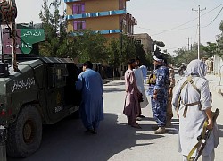 Taliban tấn công một thành phố ở Afghanistan, 'chiến tranh đang diễn ra ác liệt'