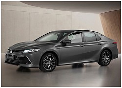 Top 10 xe sedan an toàn nhất năm 2021: Toyota Camry Hybrid