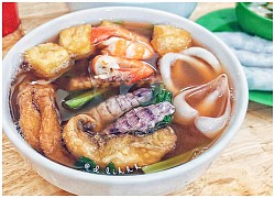 Trưa nay ăn gì: bún hải sản đậm đà hương vị biển