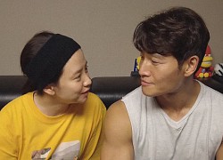 Vlog tại nhà Kim Jong Kook gây náo loạn MXH: Cãi yêu với Song Ji Hyo như vợ chồng, "bóc phốt" nhau trước hàng nghìn khán giả