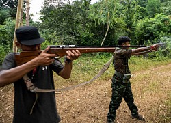 Cuộc sống trong rừng của quân nổi dậy Myanmar