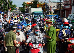 TP.HCM ngày giãn cách thứ hai: Đủ loại &#8216;giấy thông hành&#8217; trình bày lý do ra đường