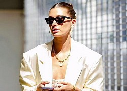 Hailey Baldwin diện blazer buông hờ hững khoe body nóng bỏng trên phố