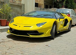 Biến Honda Civic thành Lamborghini Aventador SVJ