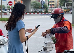 Mùa dịch không tiện giao đồ ăn tận tay cho khách, chủ quán lấy món đồ chơi của con ra thí nghiệm nào ngờ thành công vang dội!