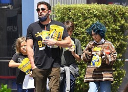 Ben Affleck đưa con Jennifer Lopez đi công viên