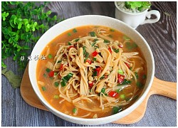 Cách nấu canh nấm kim châm cực hấp dẫn giải ngán ngày hè