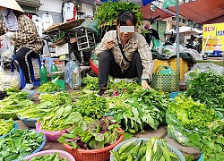 Clip công an khênh người phụ nữ bán rau lên phường, tổ công tác phủ nhận việc lao vào nhà đánh dân