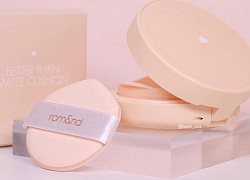 Da dầu sẽ thấy khốn khổ nếu bộ makeup mùa hè không có mấy loại cushion lì mịn này