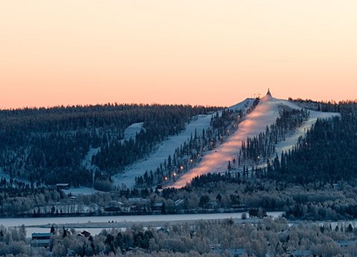 Du lịch đến Rovaniemi ngắm mặt trời lúc nửa đêm và xem Bắc cực quang