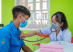 Hàng nghìn công nhân ở Quảng Ninh được tiêm vaccine Sinopharm