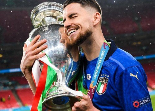 Jorginho cố tình đá hỏng penalty ở chung kết Euro 2021