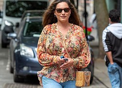 Kelly Brook phối đồ giản dị đến phòng làm việc ở London