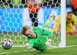 Pickford cản phá hai lượt sút luân lưu nhờ "bí kíp" ghi trên chai nước